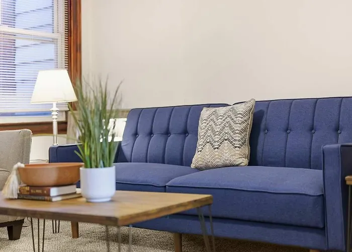 Comfortable - 2 Bedroom Easy Access *