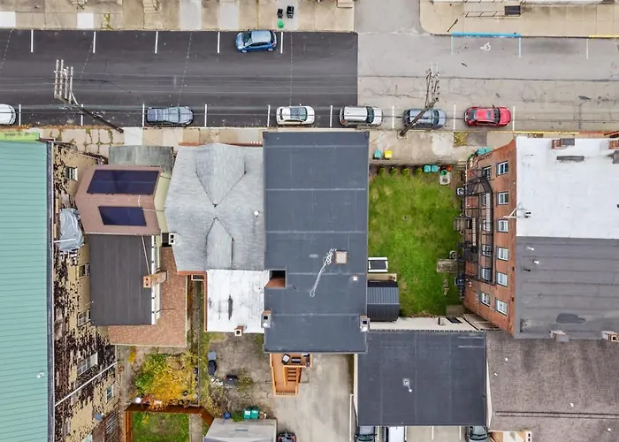 Comfortable - 2 Bedroom Easy Access Pittsburgh