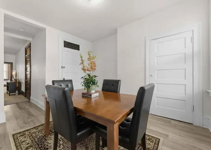 Comfortable - 2 Bedroom Easy Access Apartamento