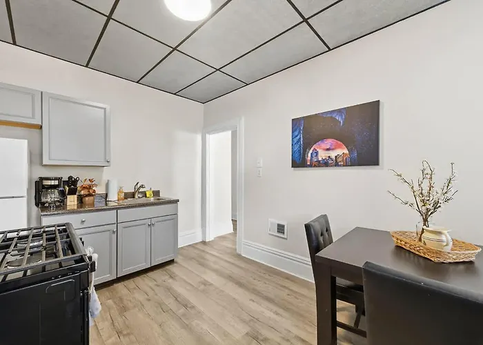Comfortable - 2 Bedroom Easy Access *