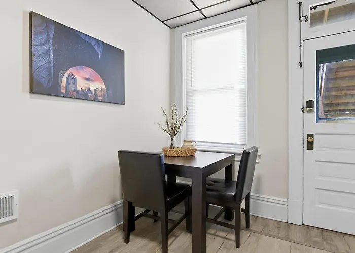 Comfortable - 2 Bedroom Easy Access *