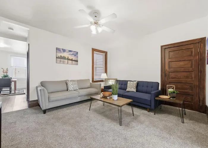 Comfortable - 2 Bedroom Easy Access